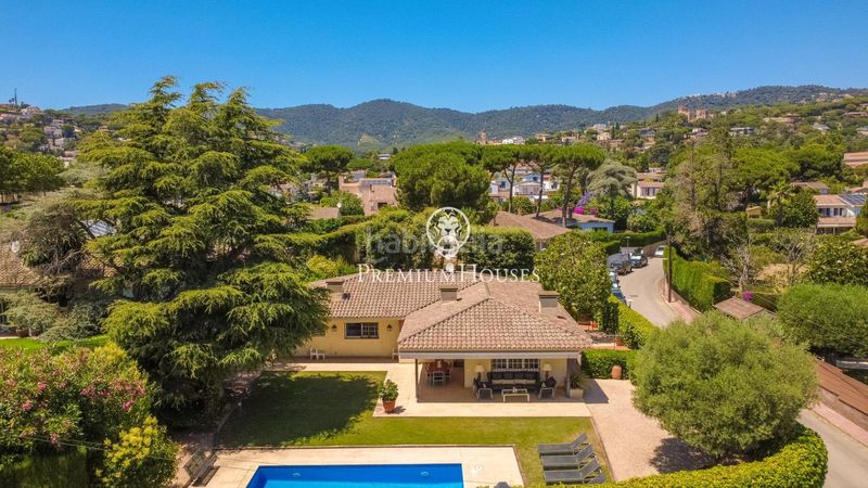 Foto e4e9d0b3-d2d5-4cc9-9500-9f5fe8048bb1. Casa amb calefacció aparcament piscina a Cabrils