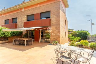 Rent Semi detached house in Alella. Chalet en alquiler a tres vientos en alella