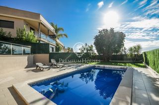 House in Premià de Dalt. Casa independiente en venta en premià de dalt