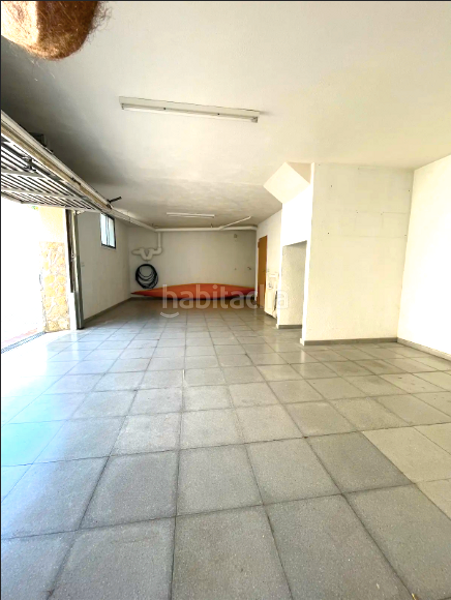 Foto f7742322-19ed-40d6-8448-75bef6491f1c. Casa aparellada amb xemeneia calefacció aparcament piscina a Miami Platja