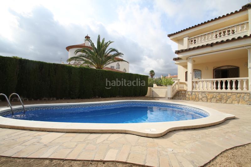 Foto fd74d454-35c0-432a-9b68-d075e735349c. Casa aparellada amb xemeneia calefacció aparcament piscina a Miami Platja