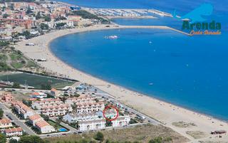Casa adossada a Passeig de l'arenal 28. Primera linea de mar en playa de hospitalet del infante
