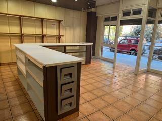 Lloguer Local Comercial a Avinguda de caldes de montbui 15. Local en alquiler en mollet del valles