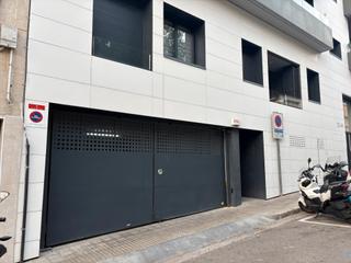 Motorcycle parking in Col·legis Nous