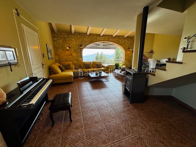 Foto f18c8f59-7c21-4f02-aa10-f893222d7f7c. Casa amb calefacció aparcament a Ametlla del Vallès (L´)