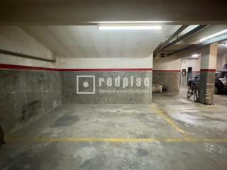 Car parking in El Camp de lArpa del Clot. Calle provena, con posibilidad de convertirlo en trastero.