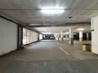 Car parking in La Vila Olmpica del Poblenou. Plaza disponible en la calle frederic mompou