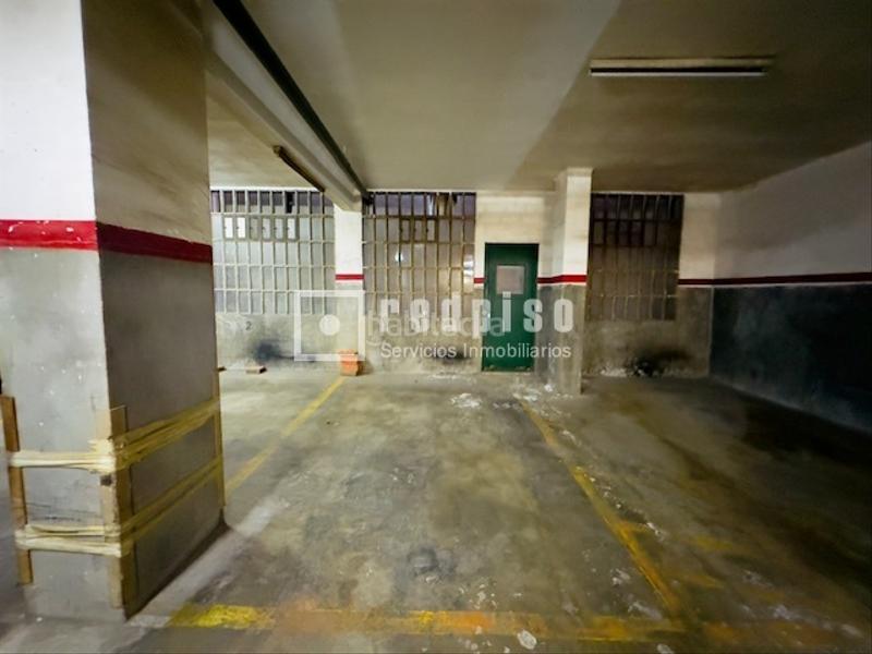 Foto d228fd0b-1d61-4609-93f8-f889837648d3. Aparcament cotxe a El Camp de l´Arpa del Clot Barcelona