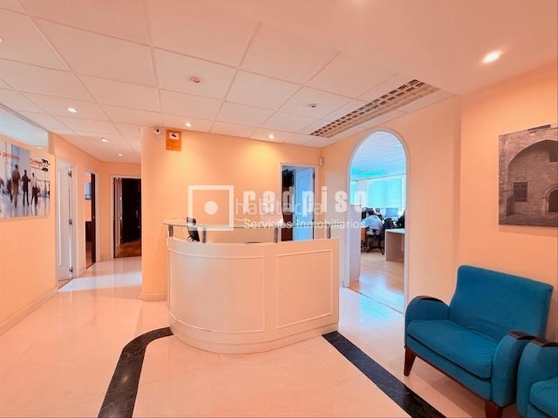 Foto 8fdf0a4f-c289-441a-9bf7-93f5cbdf783b. Alquiler oficina magnifica y luminosa oficina en alquiler en el corazón ! en Barcelona