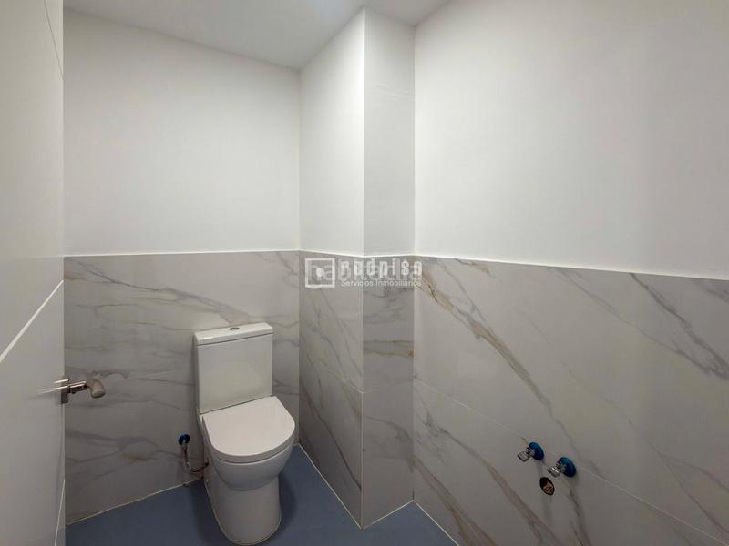 Foto 33544608-b79b-4207-9f28-caa126378dd4. Local comercial a Carmel Barcelona