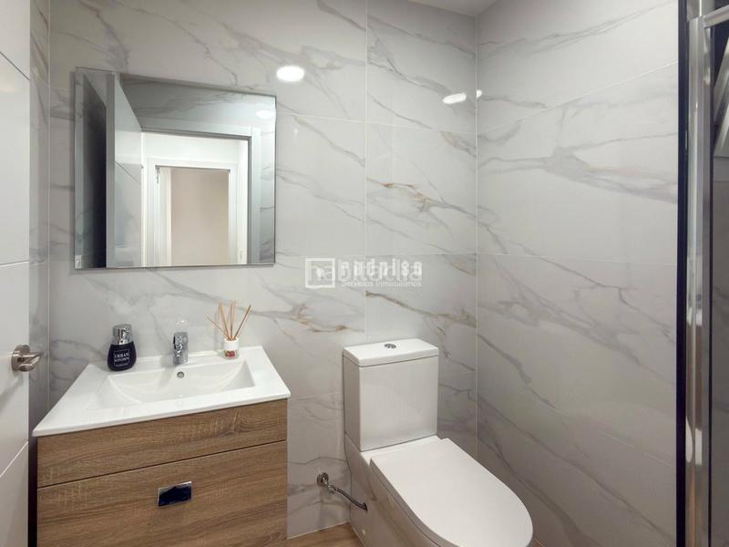 Foto 4237049b-0510-4d66-a926-7df721ca18e8. Local comercial a Carmel Barcelona