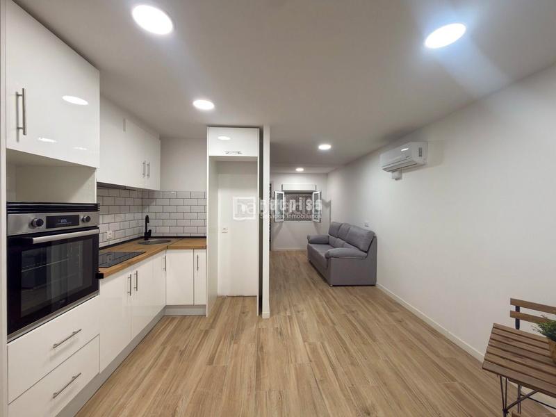 Foto b5411035-49d1-4404-8e61-2bc6baa3ef41. Local comercial a Carmel Barcelona