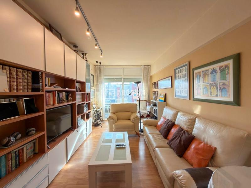 Foto 35f4439e-9fb1-45ce-a124-9646cdfa8bdd. Etagenwohnung mit heizung in El Camp de l´Arpa del Clot Barcelona