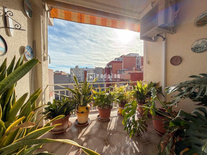 Foto 4e853cf4-b21c-4396-a7a8-c505ee15264c. Etagenwohnung mit heizung in El Camp de l´Arpa del Clot Barcelona