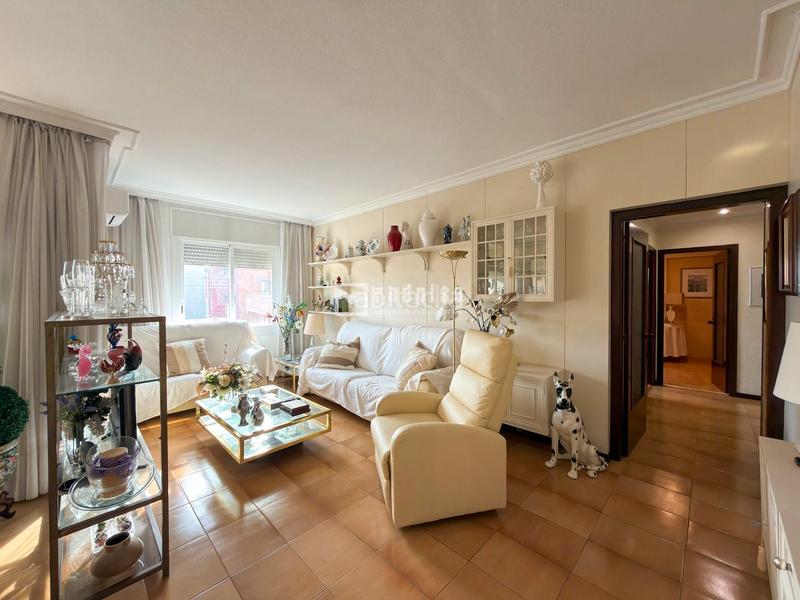 Foto 69bf4677-ee3c-4cc8-8612-d04dadf57fba. Etagenwohnung mit heizung in El Camp de l´Arpa del Clot Barcelona