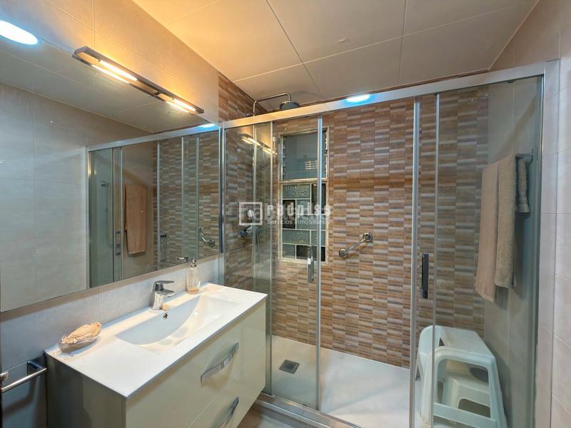 Foto ff300d01-c575-4d15-9b82-07b93715c74c. Etagenwohnung mit heizung in El Camp de l´Arpa del Clot Barcelona