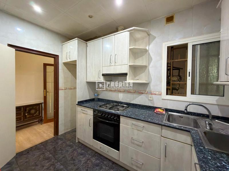 Foto 2cd1df57-8dd1-4a4c-8acc-20173d27fc55. Flat in El Camp de l´Arpa del Clot Barcelona