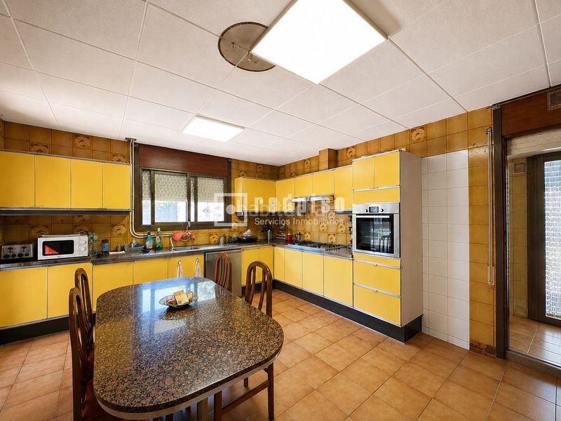 Foto a85925cb-7b4d-406e-909d-4a234806d5d5. Casa amb calefacció aparcament piscina a Mas Ram Badalona