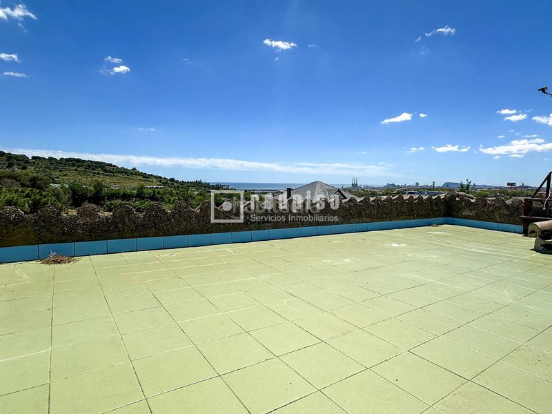 Foto c7c6f942-c95c-4bbd-986c-6fe9f7a8d39c. Casa amb calefacció aparcament piscina a Mas Ram Badalona