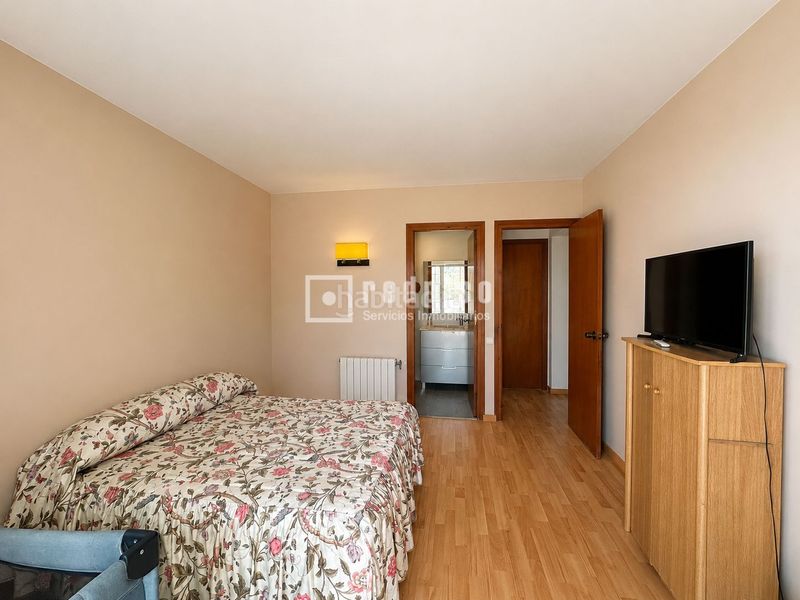 Foto d0b04eb0-cf87-4219-92bb-be7cea22080c. Casa amb calefacció aparcament piscina a Mas Ram Badalona
