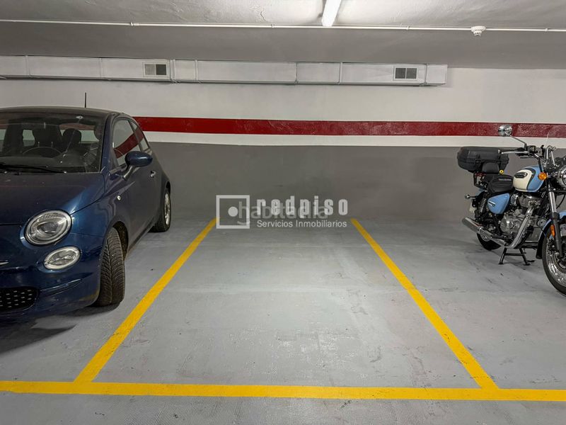 Foto d448e0ca-fbaa-41c0-b909-ee9ae0bad06b. Aparcament cotxe a Sagrada Família Barcelona