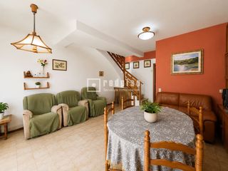 Edificio en Centre. Amplia finca independiente con garaje, patio privado, terrazas y