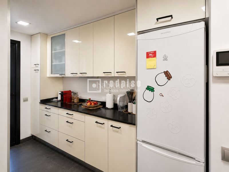 Foto ae89baf6-5e52-4ad9-9934-08922633156b. Pis amb calefacció aparcament a Sagrada Família Barcelona