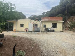 Maison à Passatge costes d'en guinart 17. Casa ocupada ilegalmente con proceso de judicial abanzado
