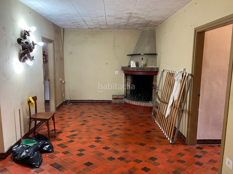 Foto f9447df2-d038-4ef8-b958-e53c41e52285. Casa adossada amb xemeneia a Els Molins Mataró