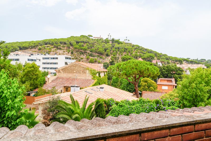 Foto d2fdfb05-741f-48ff-a5bf-24faf98f246d. Semi detached house with fireplace heating parking pool in Sant Andreu de Llavaneres