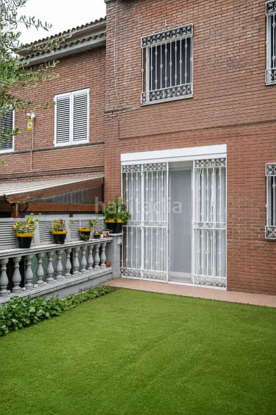 Foto e7dc46f7-9f18-4427-852f-681a84014d8a. Semi detached house with fireplace heating parking pool in Sant Andreu de Llavaneres