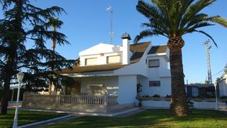 Chalet à Monforte del Cid. Chalet en venta en monforte del cid, 4 dormitorios.