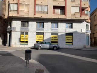 Business premise in Donoso cortes 14. Local en venta en novelda.