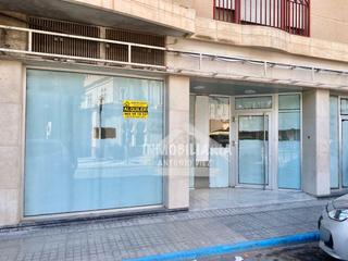 Lloguer Local Comercial a La Serranica-Sagrado Corazón. Local en alquiler en centro, 1 dormitorio.