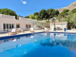 Rent Chalet in La Serranica-Sagrado Corazón. Chalet en alquiler en aspe, 6 dormitorios.