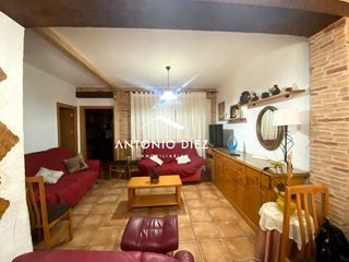 Rent Semi detached house in La Coca-La Nia-Vistahermosa. Casa adosada en alquiler en bº la coca, 5 dormitorios.