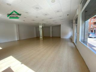 Lloguer Local Comercial a La Serranica-Sagrado Corazón. Local com. en alquiler en centro, 1 despacho.