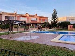 Casa a Pedanías Oeste. Bungalow en venta en residencial san isidro, 3 dormitorios.