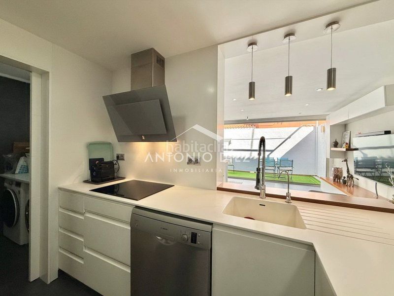 Foto 5f8e683d-8e30-465e-8a39-37e41a5318ea. Casa adosada  en venta en centro, 4 dormitorios. en Aspe