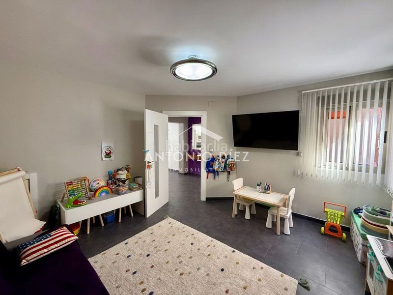 Foto a56bad06-0705-41bb-a4fc-930552aa4f75. Casa adosada  en venta en centro, 4 dormitorios. en Aspe
