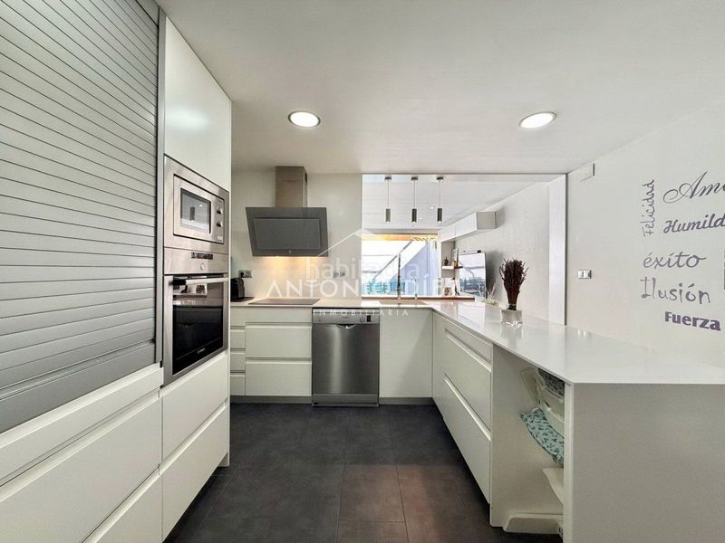 Foto bd643480-f7eb-4ef1-b094-873a0c7b4c33. Casa adosada  en venta en centro, 4 dormitorios. en Aspe