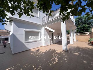 Xalet  Olivo. Chalet en venta en residencial santa elena, 3 dormitorios.