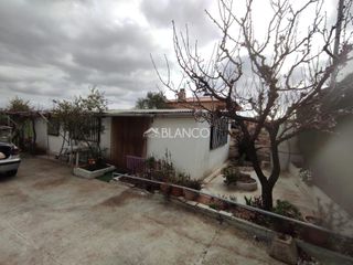 Terreno residencial en Piera. Parcela llana con una edificación declarada como garaje, una bal