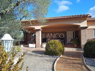 Haus  Calle coll i alentorn. Casa en la torre de claramunt les pinedes darmengol