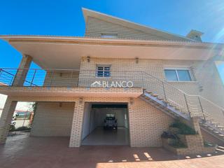 Casa a Masquefa. Fincas blanco vende casa en can parellada