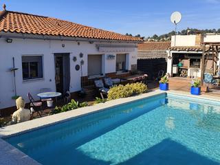 House in Piera. Casa reformada con jardín y piscina en urbanización de piera