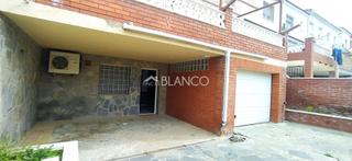 Casa en Piera. Gran casa adosada en el pueblo