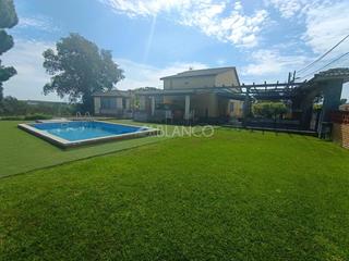 Casa en Piera. Maravillosa casa de una planta con piscina