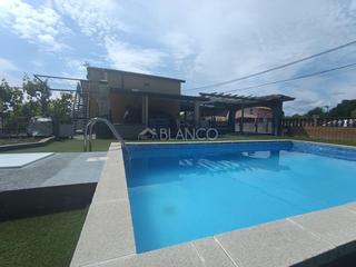 Maison à Piera. Maravillosa casa de una planta con piscina