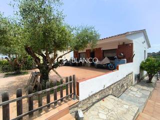 Casa a Masquefa. Fincas blanco presenta estupenda casa en urbanización.